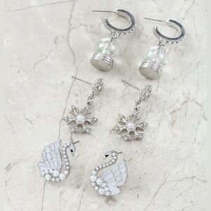❄️ Winter Swan Snowflake & Snow-globe Pearl Earring Set Hypoallergenic
